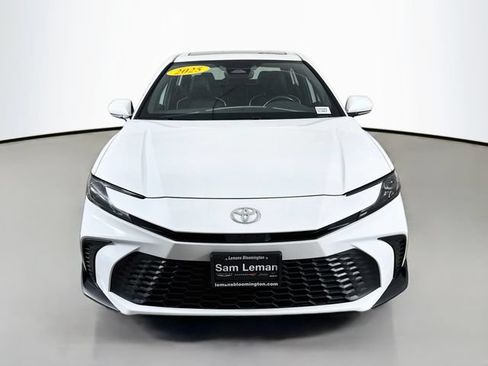Used 2025 Toyota Camry SE w/ Convenience Package FWD image 2