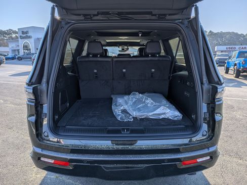 New 2026 Jeep Grand Wagoneer L Limited AWD/4WD image 27
