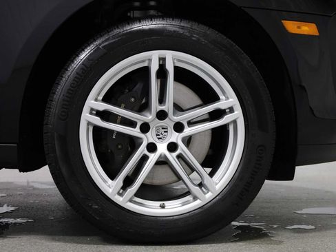Certified 2024 Porsche Macan AWD/4WD image 12