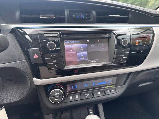 Used 2015 Toyota Corolla LE FWD image 15