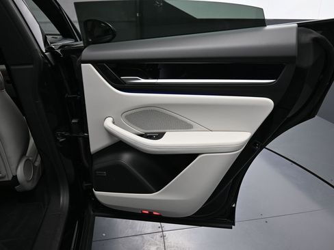 Certified 2025 Porsche Macan 4S Electric image 24