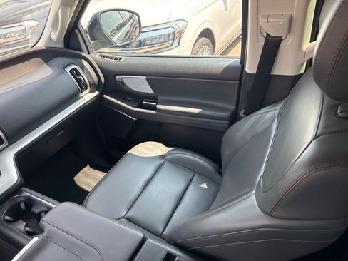 Certified 2025 Ford Expedition Active AWD/4WD image 30