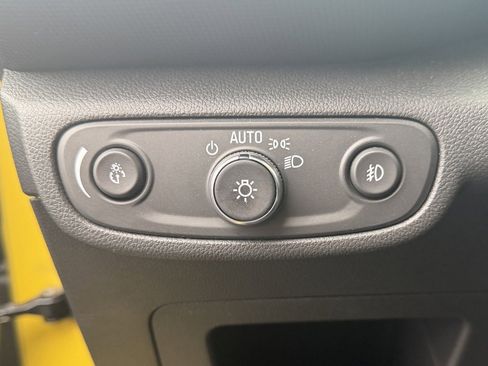 Used 2023 Chevrolet TrailBlazer RS w/ Sun and Liftgate Package image 23