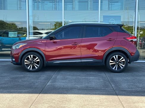 Used 2019 Nissan Kicks SR w/ SR Premium Package FWD image 6