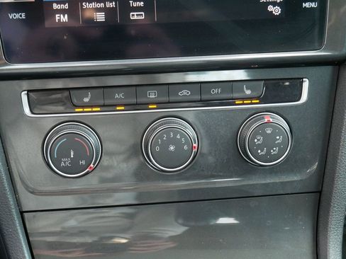 Used 2019 Volkswagen Golf SE w/ Driver Assistance Package image 20