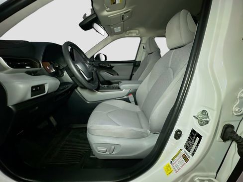 Used 2023 Toyota Highlander L AWD/4WD image 20