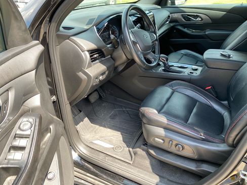 Used 2023 Chevrolet Traverse LT FWD image 4