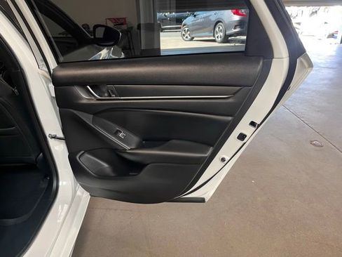 Used 2018 Honda Accord Sport image 15