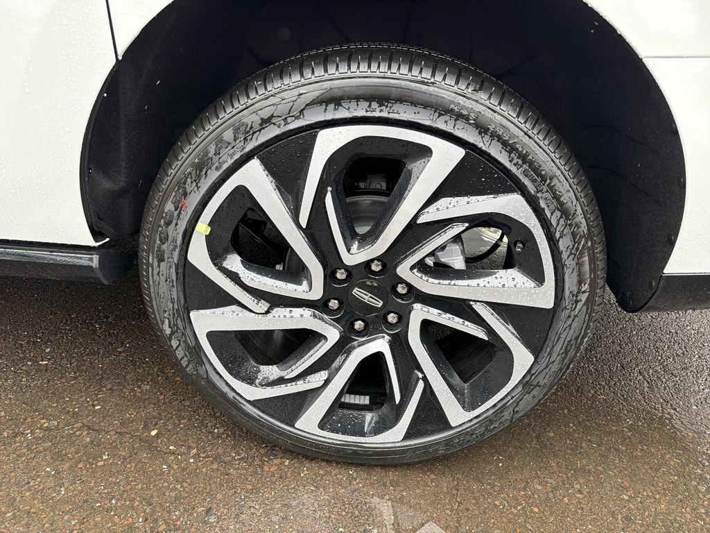 New 2026 Lincoln Navigator L Reserve AWD/4WD image 13
