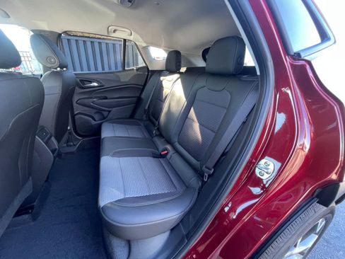 Used 2025 Chevrolet Trax LT image 25