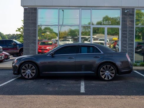 Used 2014 Chrysler 300 S RWD image 5