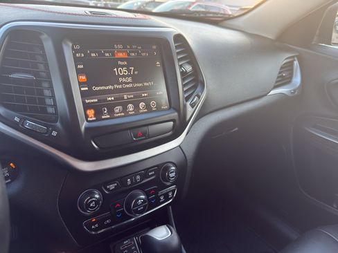 Used 2016 Jeep Cherokee Trailhawk w/ Comfort/Convenience Group AWD/4WD image 21