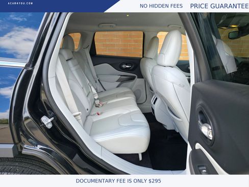 Used 2019 Jeep Cherokee Limited image 21