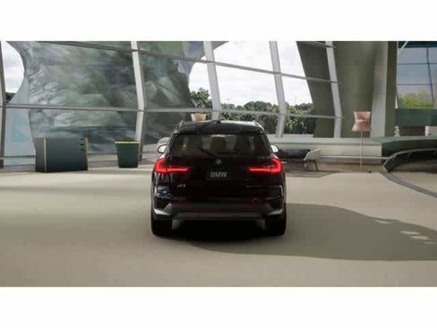 Used 2026 BMW X1 xDrive28i w/ Technology Package image 9