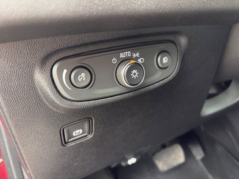 Used 2019 GMC Terrain Denali w/ Advanced Safety Package image 21