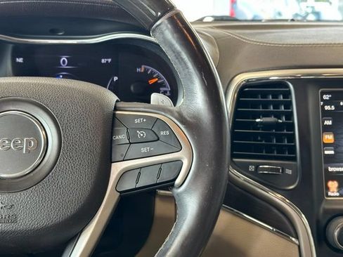 Used 2017 Jeep Grand Cherokee Overland AWD/4WD image 11