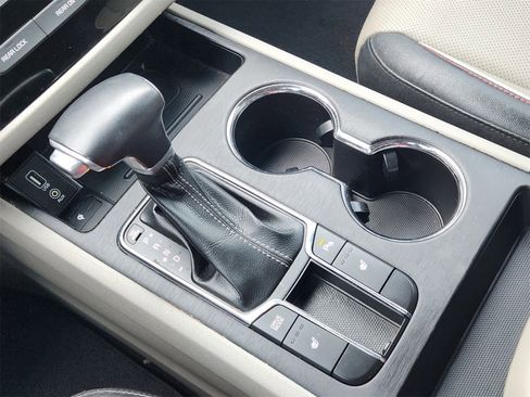 Used 2019 Kia Sedona EX image 19