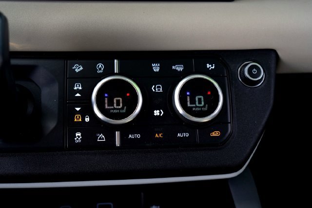 Used 2020 Land Rover Defender 110 First Edition AWD/4WD image 19