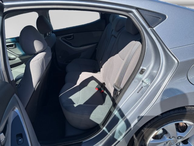 Used 2015 Hyundai Elantra SE FWD image 18