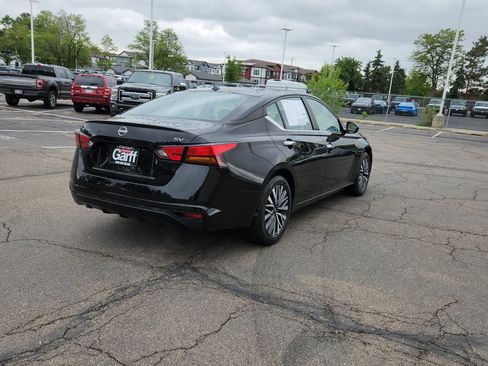 Used 2024 Nissan Altima 2.5 SV FWD image 13