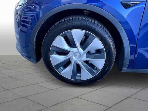 Used 2020 Tesla Model Y Long Range image 9