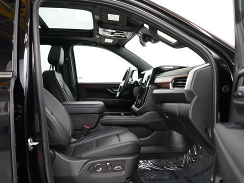 Used 2025 GMC Yukon XL Denali w/ Sun & Power Step Package AWD/4WD image 11