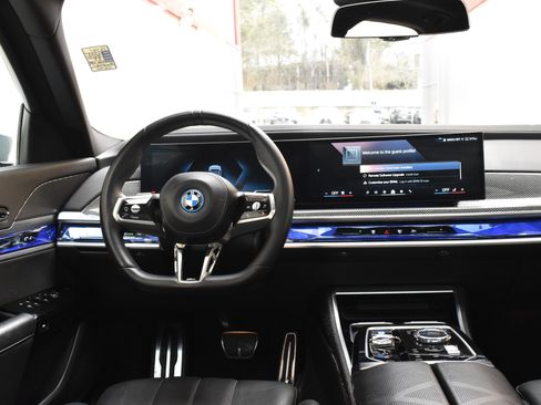Used 2023 BMW i7 xDrive60 AWD/4WD image 34