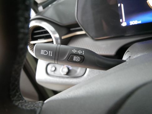 Used 2025 Chevrolet Trax ACTIV w/ Driver Confidence Package FWD image 32