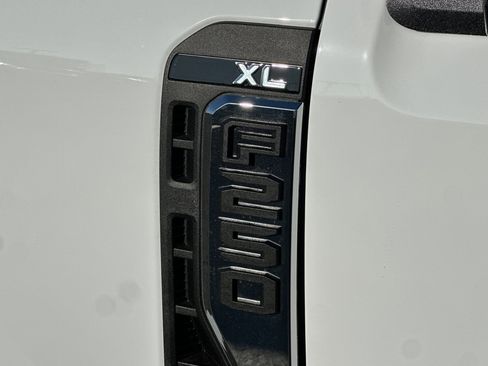 New 2026 Ford F250 XL w/ XL Chrome Package image 23