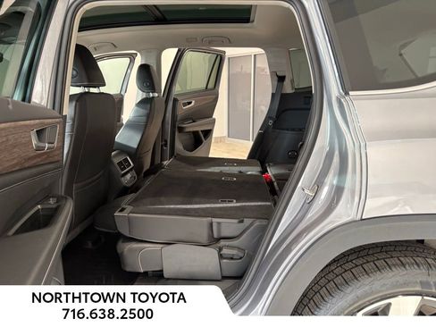Used 2025 Volkswagen Atlas SEL image 22