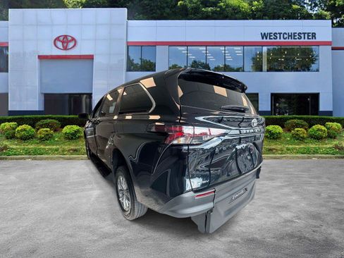 Used 2026 Toyota Sienna LE FWD image 7