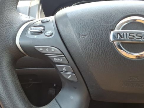 Used 2020 Nissan Pathfinder S FWD image 19