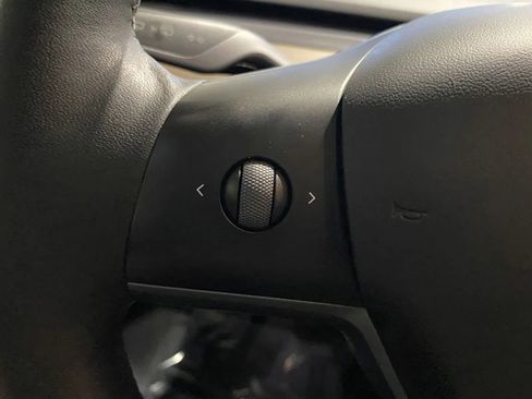 Used 2023 Tesla Model Y Long Range image 18