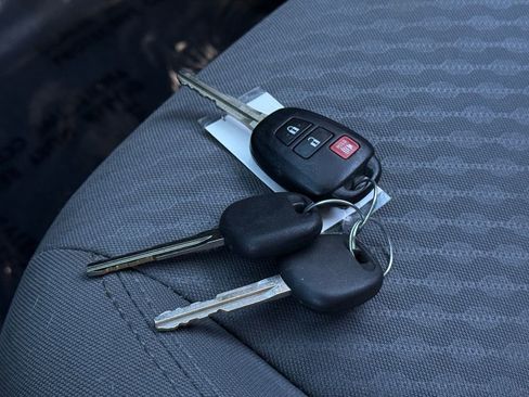 Used 2021 Toyota Tacoma SR image 32