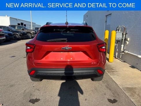 Certified 2024 Chevrolet Trax RS w/ Sunroof Package FWD image 9