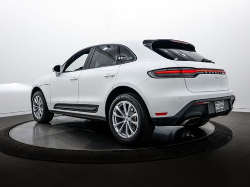 Certified 2026 Porsche Macan AWD/4WD image 3