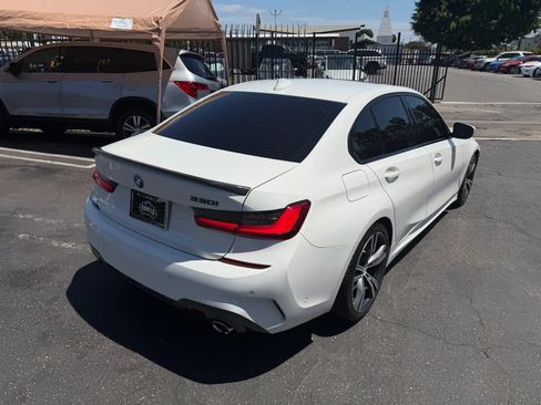 Used 2019 BMW 330i Sedan w/ M Sport Package RWD image 24