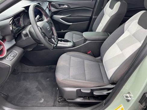 Used 2024 Chevrolet Trax RS w/ Sunroof Package FWD image 23