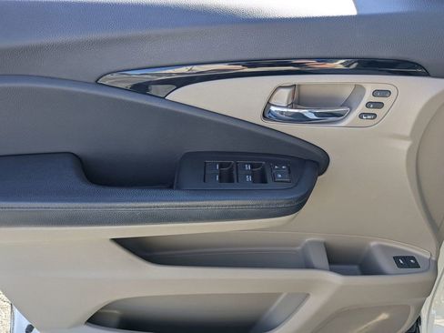 Used 2017 Honda Pilot Touring image 12