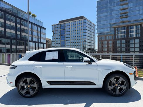 Certified 2026 Porsche Macan AWD/4WD image 8