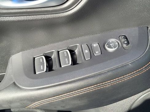 Used 2025 Honda HR-V Sport image 16