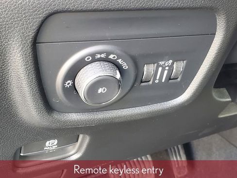 Used 2025 Jeep Grand Cherokee Limited w/ Black Appearance Package image 19