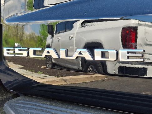 Used 2023 Cadillac Escalade Premium Luxury AWD/4WD image 35