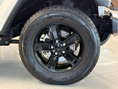 Used 2020 Jeep Wrangler Unlimited Sahara AWD/4WD image 5