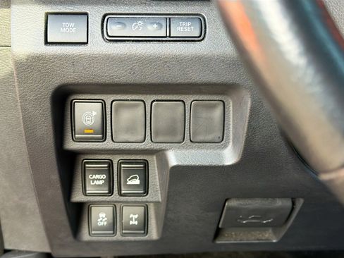 Used 2022 Nissan Frontier PRO-4X w/ Technology Package image 32