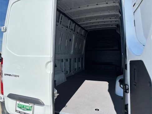 Used 2025 Mercedes-Benz Sprinter 2500 image 29