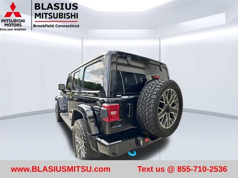 Used 2024 Jeep Wrangler High Altitude AWD/4WD image 11