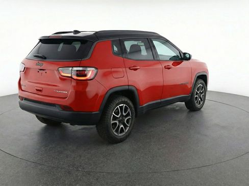 Used 2025 Jeep Compass Trailhawk image 9