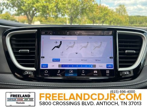 New 2025 Chrysler Pacifica Select image 25