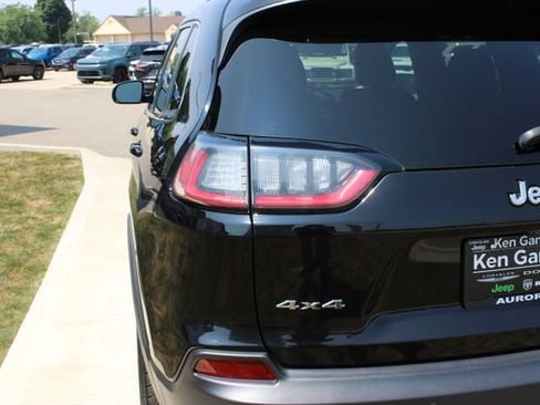 Used 2019 Jeep Cherokee Latitude Plus w/ Cold Weather Group AWD/4WD image 31
